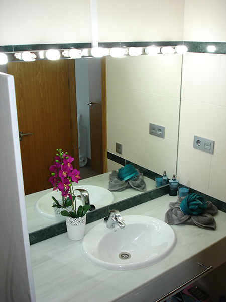Cuarto de baño: Dispone de bañera